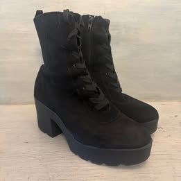 Rouge Faux Suede Black Platform Block High Heel Combat Booties Size 8 Good Condition