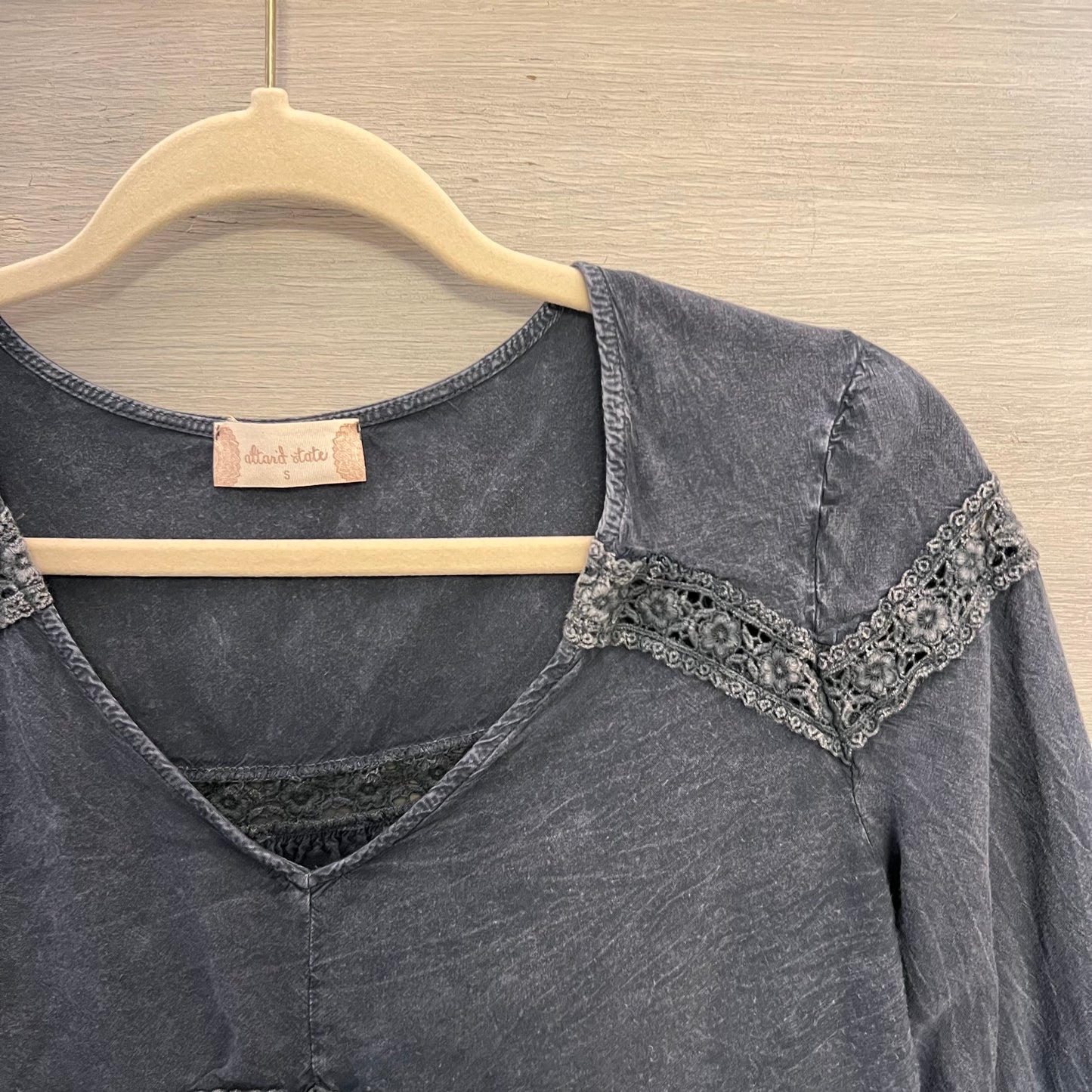Altar’d State Dark Grey Boho Peasant Blouse Small Good Condition