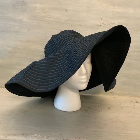 Gap Black Navy Black Blue Stripe Wide Floppy Brim Sunhat Size M/L Good Condition