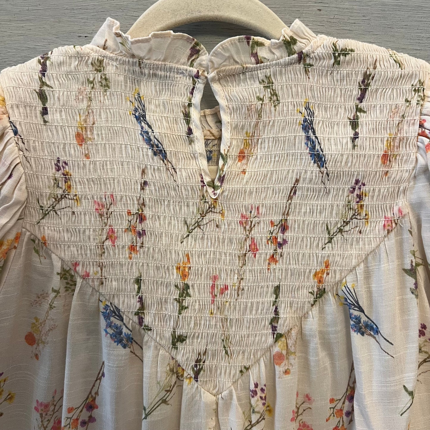Rose & Olive Flowy Floral Print Ruffle Collar Blouse Size Small Like New