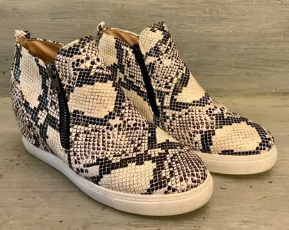 Outwoods Faux Snakeskin Fashion Mid Top Sneaker Black White Double Side Zip Size 10 Good Condition