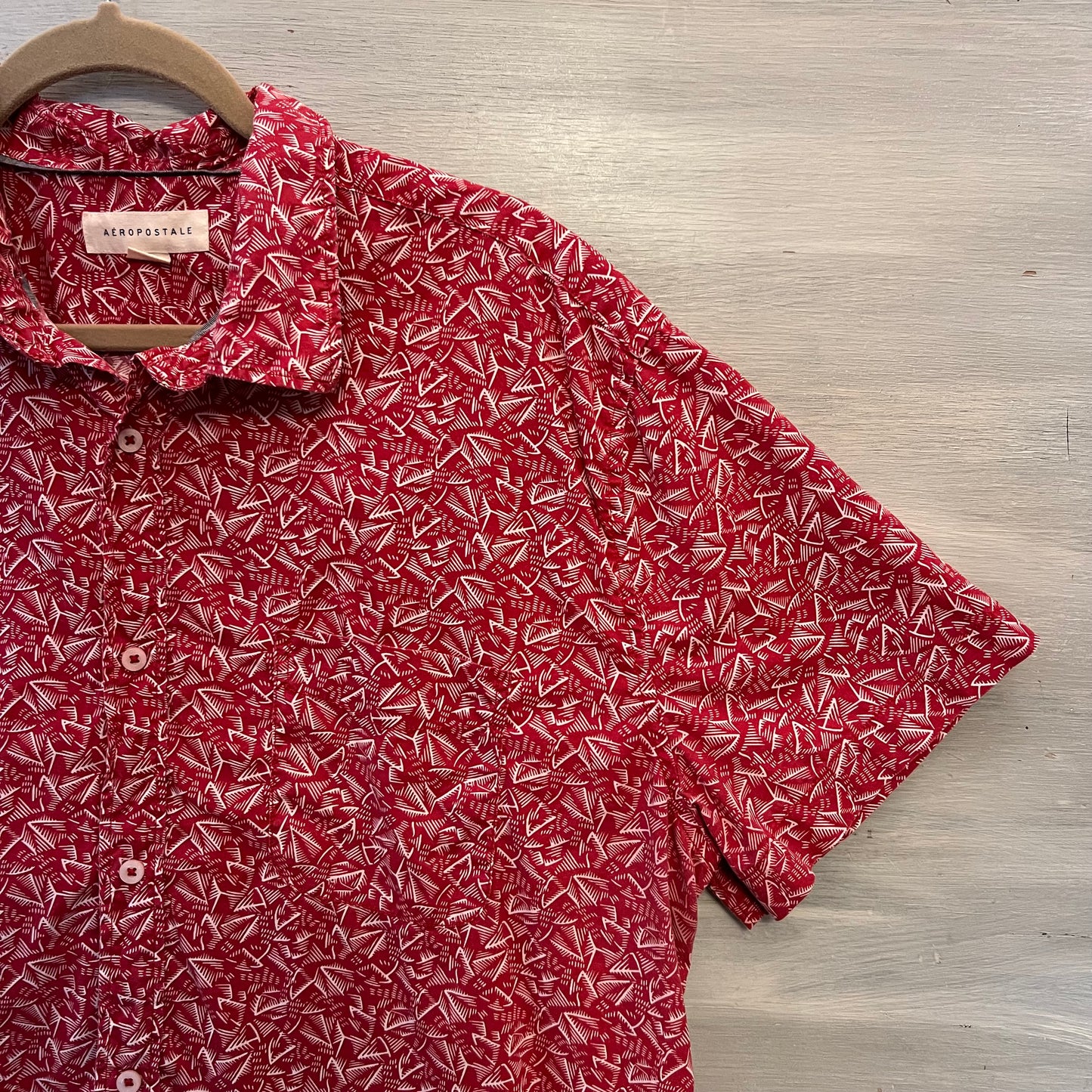Aeropostale 100% Cotton Red Abstract Print Short Sleeve Button Down Shirt XL Good Condition