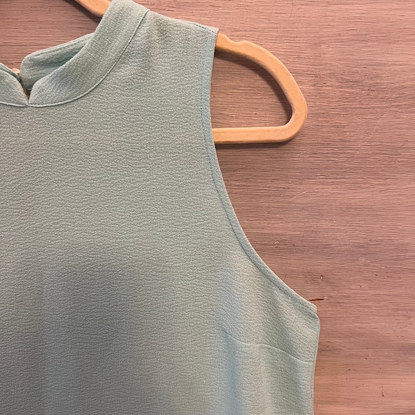 Mud Pie Mint Green Sleeveless High Collar Scallop Hem Mini Dress Size Medium GC