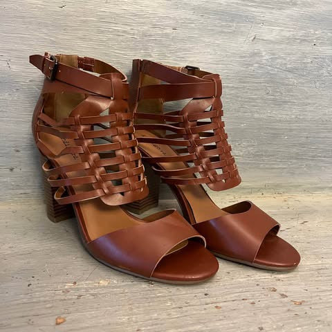 Indigo rd. Brown Faux Leather Gladiator Chunk Heels Size 10 Like New