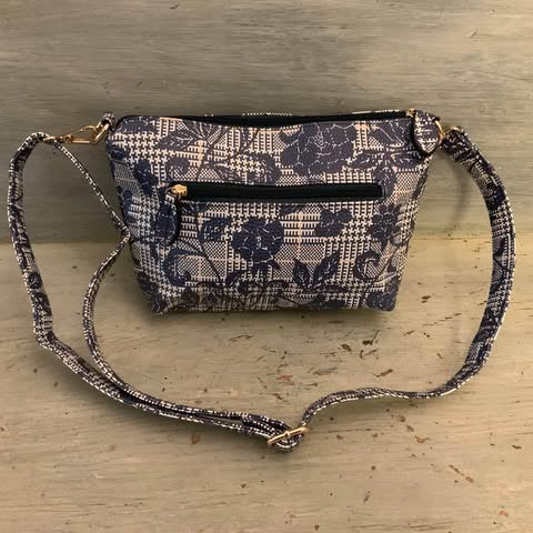 IM❤️ Navy Pink Floral Print Shoulder Crossbody Bag Purse Like New