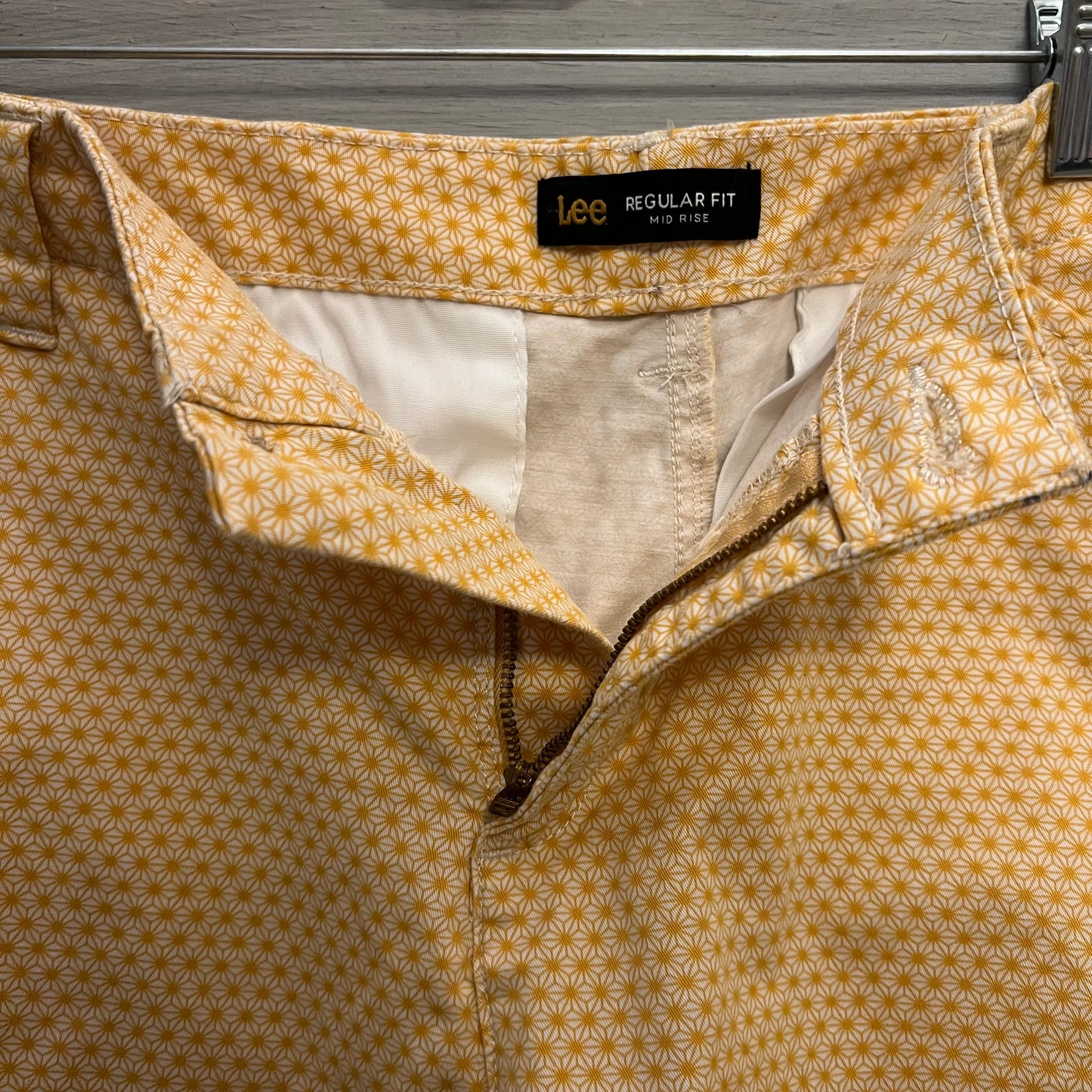 Lee 97% Cotton Geometric Daisy Print Regular Fit Mid Rise Shorts Size 16 Medium Good Condition