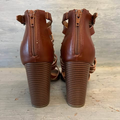 Indigo rd. Brown Faux Leather Gladiator Chunk Heels Size 10 Like New