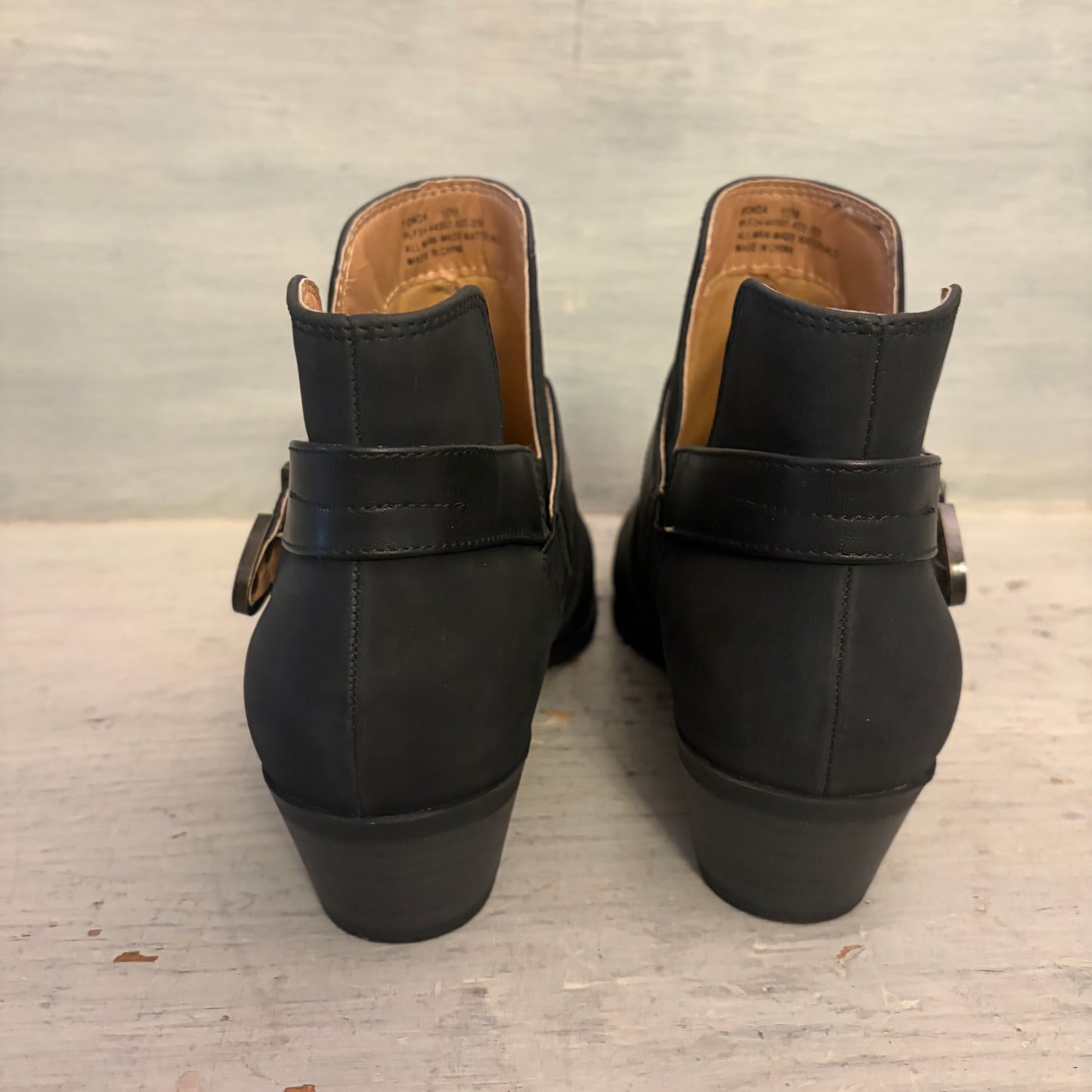 Wonderly Faux Suede "Fonda" Black Ankle Boot Booties Size 10M Good Condition