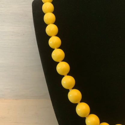 Vintage Yellow Box Clasp Bead Necklace Good Condition