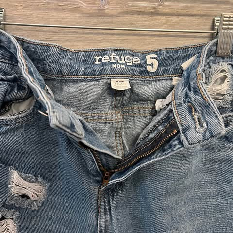 Refuge 100% Cotton Mom High Rise Heavily Distressed Medium Wash Denim Blue Jeans Size 5 Good Condition