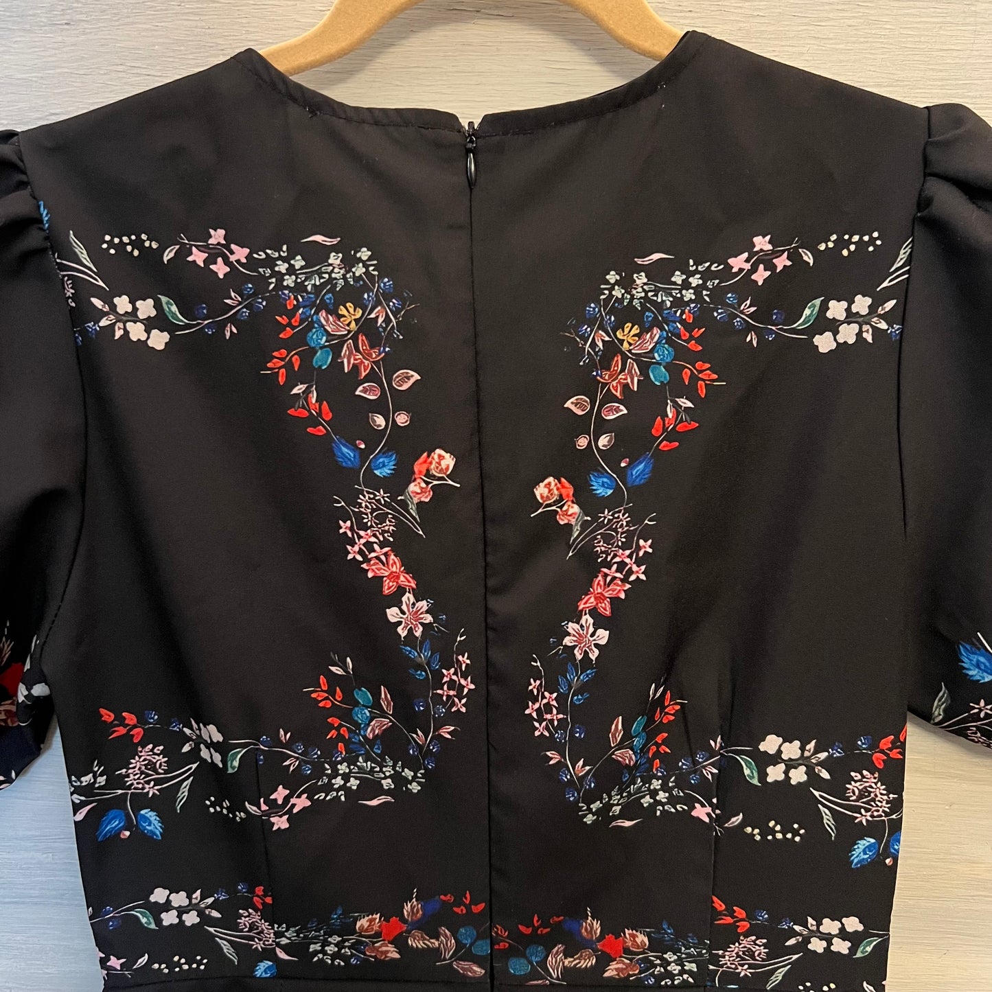 Lovely Black Floral Print Swallow Tail Collar Puff Sleeve Midi Dress Small Like New
