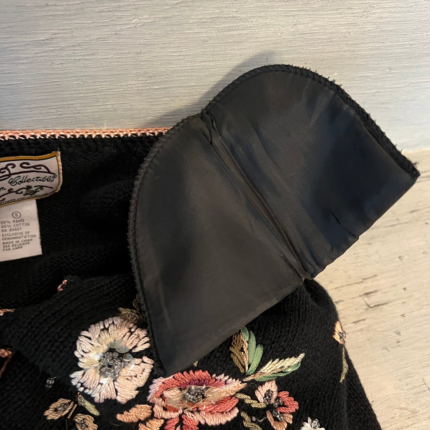 Vintage Heirloom Collectibles Black Floral Embroidered Cardigan Sweater Size Small Good Condition