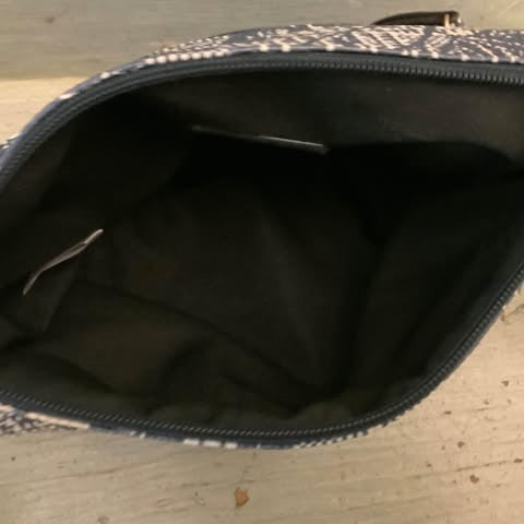 IM❤️ Navy Pink Floral Print Shoulder Crossbody Bag Purse Like New