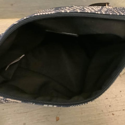 IM❤️ Navy Pink Floral Print Shoulder Crossbody Bag Purse Like New