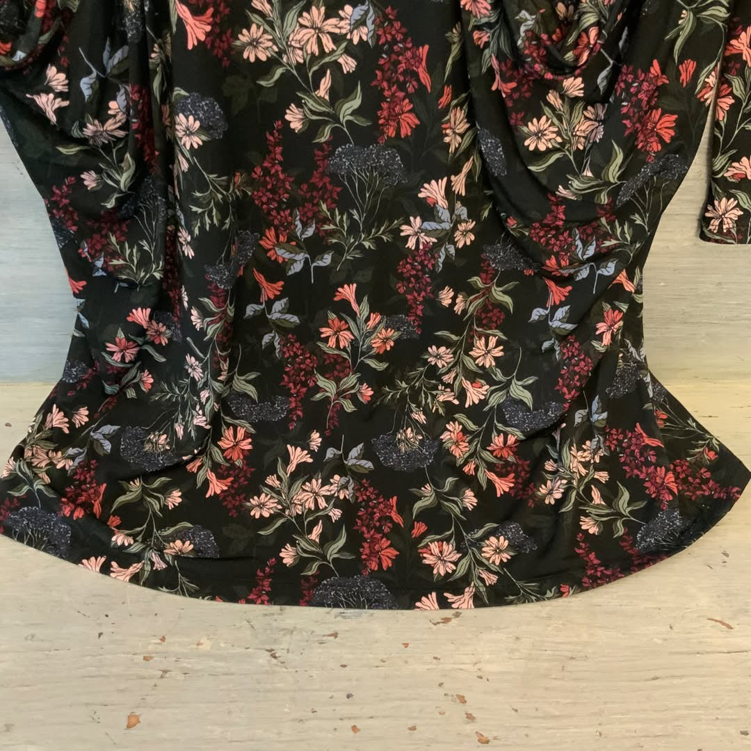 BCBGeneration Dress VNeck Pockets Floral Print Medium Like New