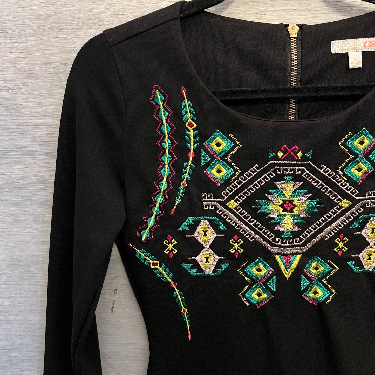 GB Black Colorful AztecPrint Embroidered Bodice Bodycon Mini Dress Size Small Good Condition