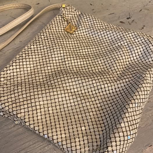 Vintage Whiting and Davis International Metal Mesh Purse Crossbody Adjustable Strap Like New