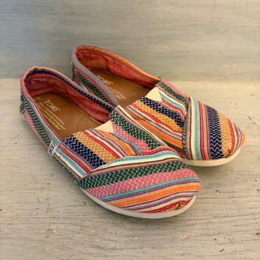 Tom’s Women’s Colorful Canvas Flat Slip On Shoe Size 7 Good Condition