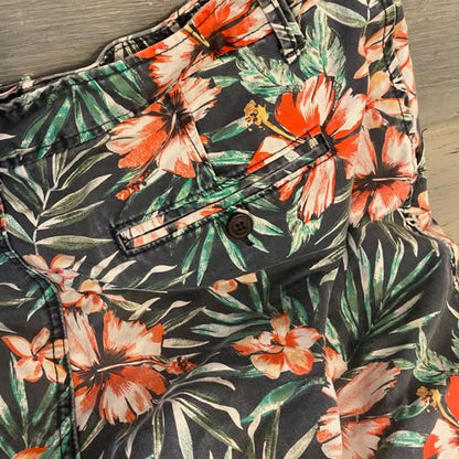 Aeropostale Shorts Men’s Tropical Print Men’s 36” Like New