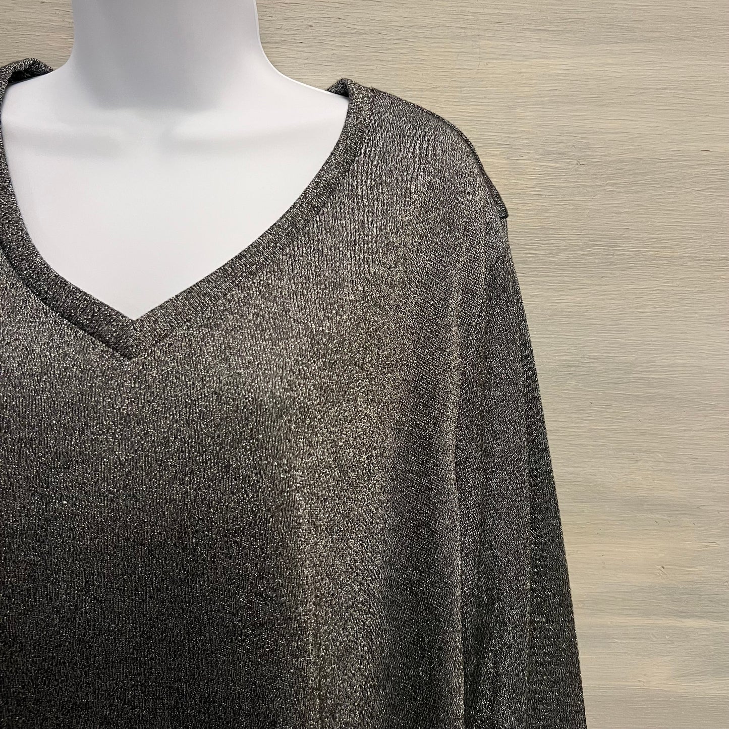 Faded Glory Metallic Silver Black Vneck Hi/Lo Knit Top Size 2XL Good Condition