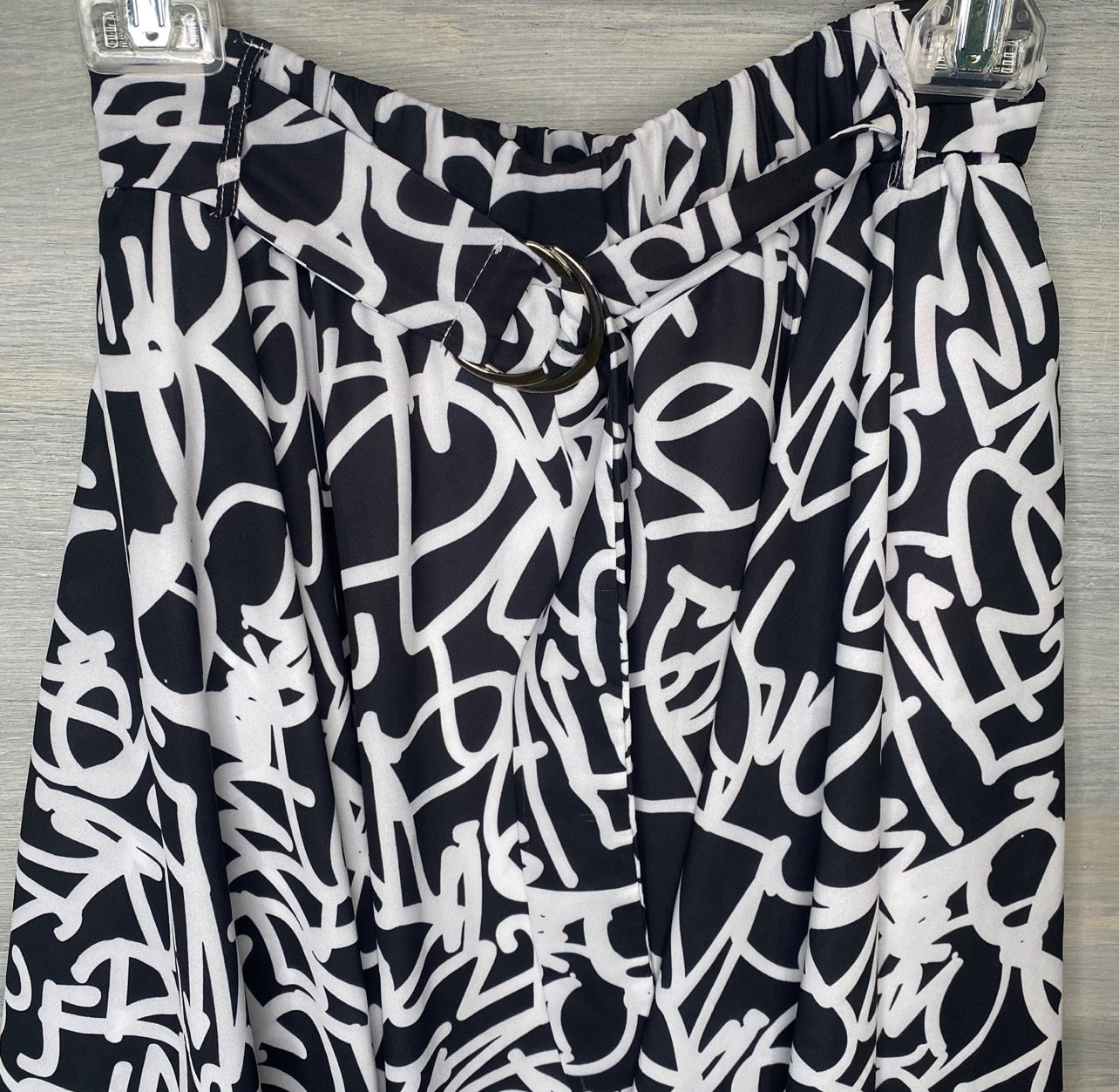 New York & Company Graffiti Print Black White Handkerchief Hem Skirt Size Large Like New