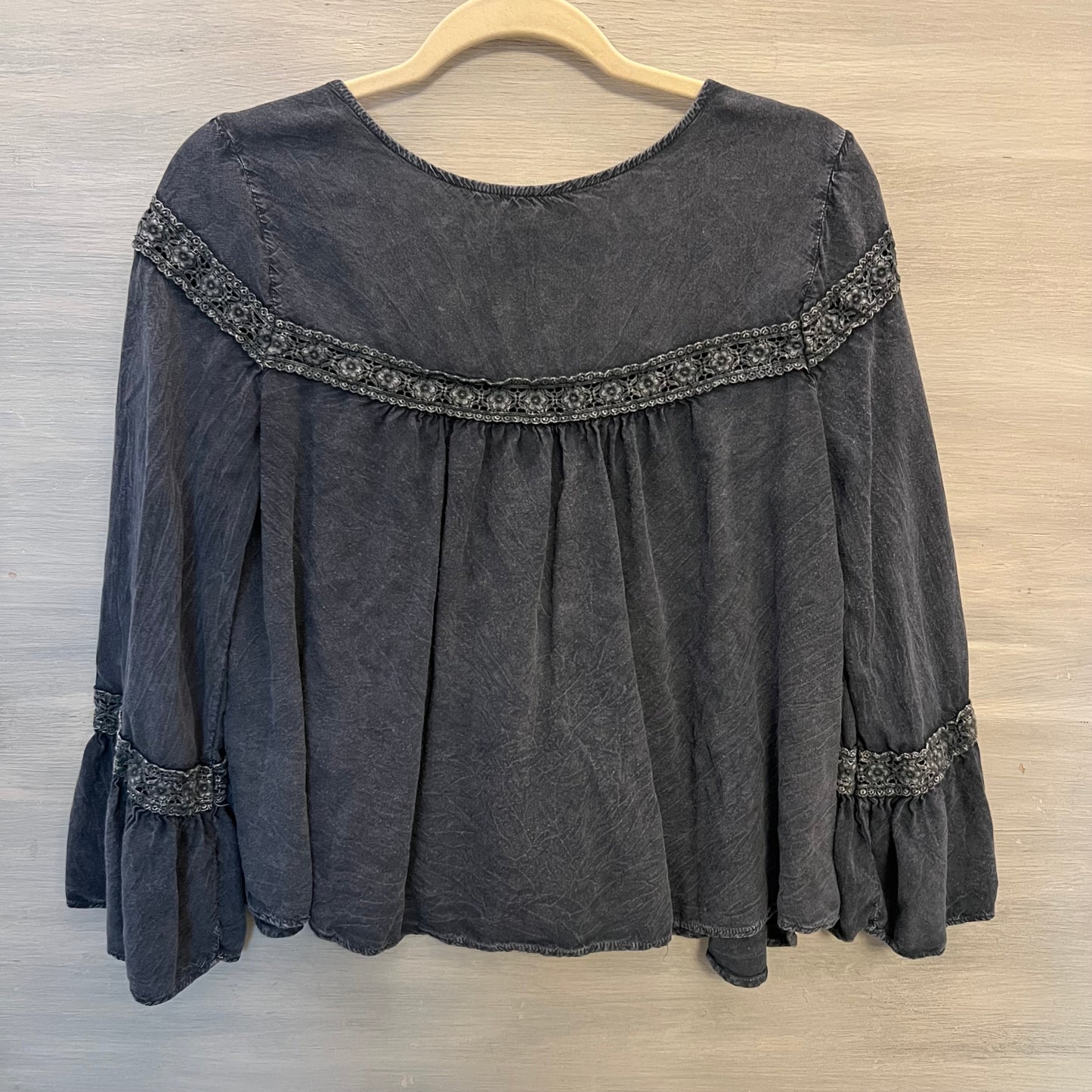 Altar’d State Dark Grey Boho Peasant Blouse Small Good Condition