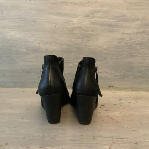Jessica Simpson Black Suede Wedge Booties Size 5 Good Condition