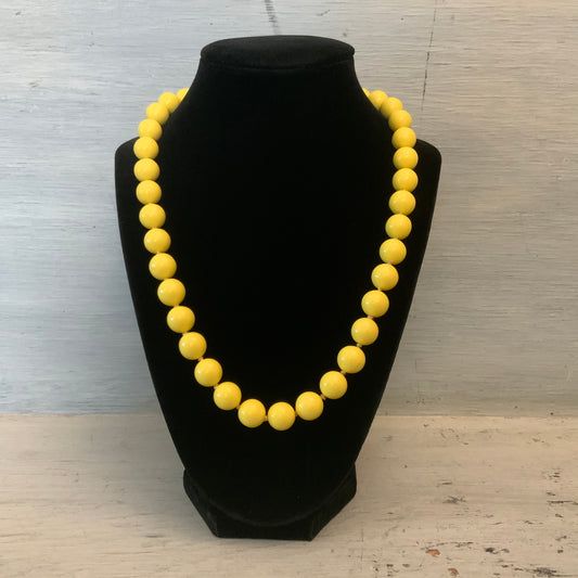 Vintage Yellow Box Clasp Bead Necklace Good Condition