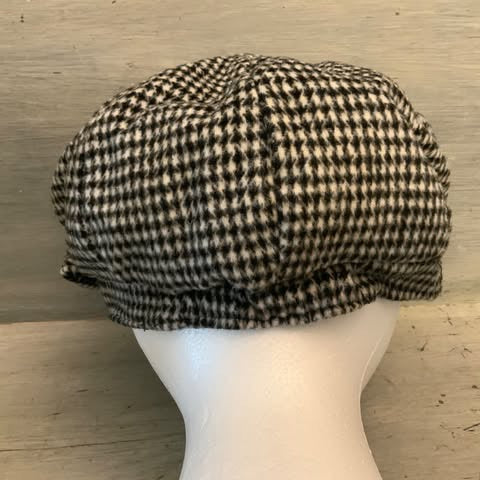 Black White Check Flannel Newsboy Cap Hat  with Bow Good Condition