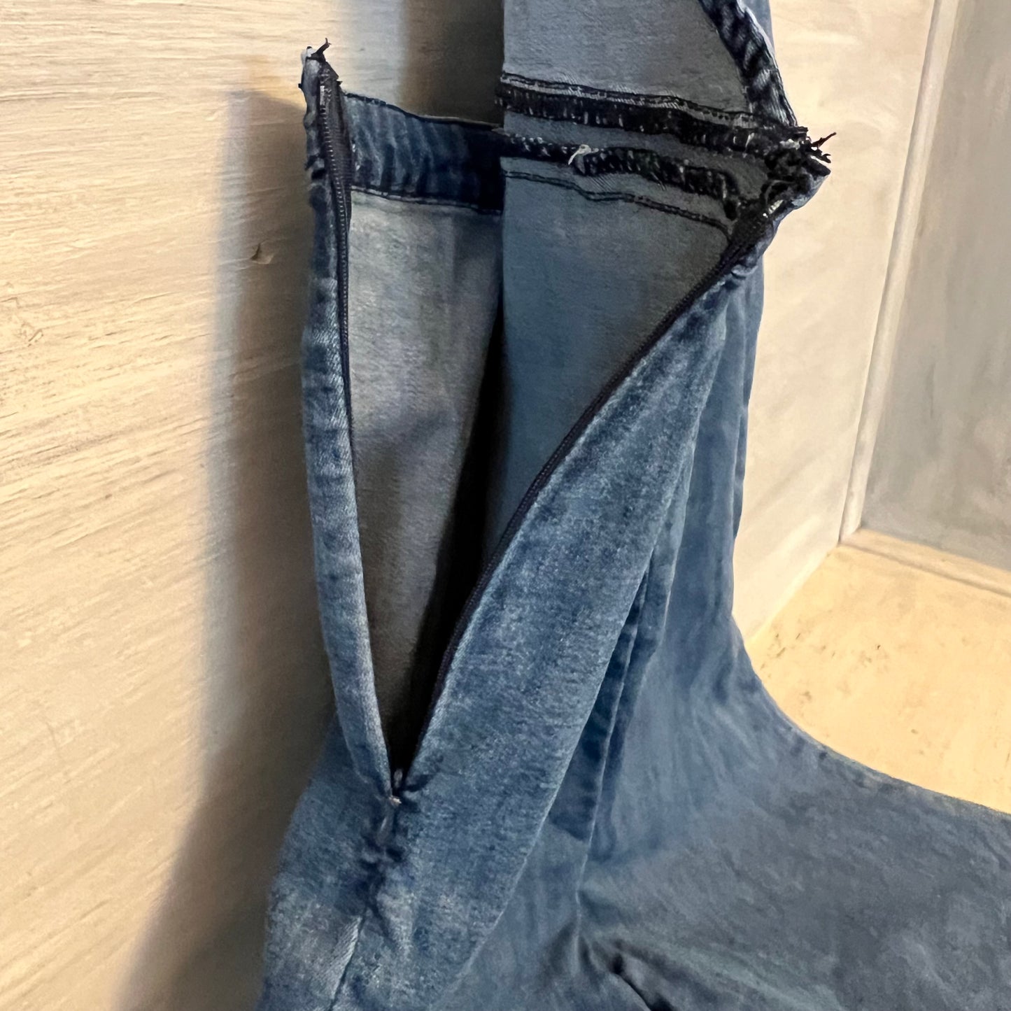led Luxe Essentials Denim Maternity Bib Overalls Size XS Good Condition