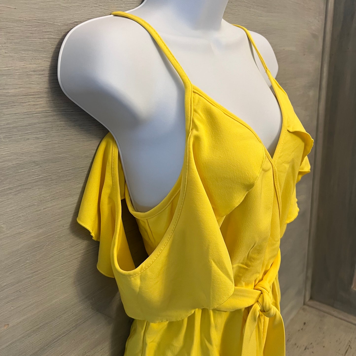Shein Yellow Off Shoulder Ruffle Sleeve Tie Waist Romper Size Medium Like New