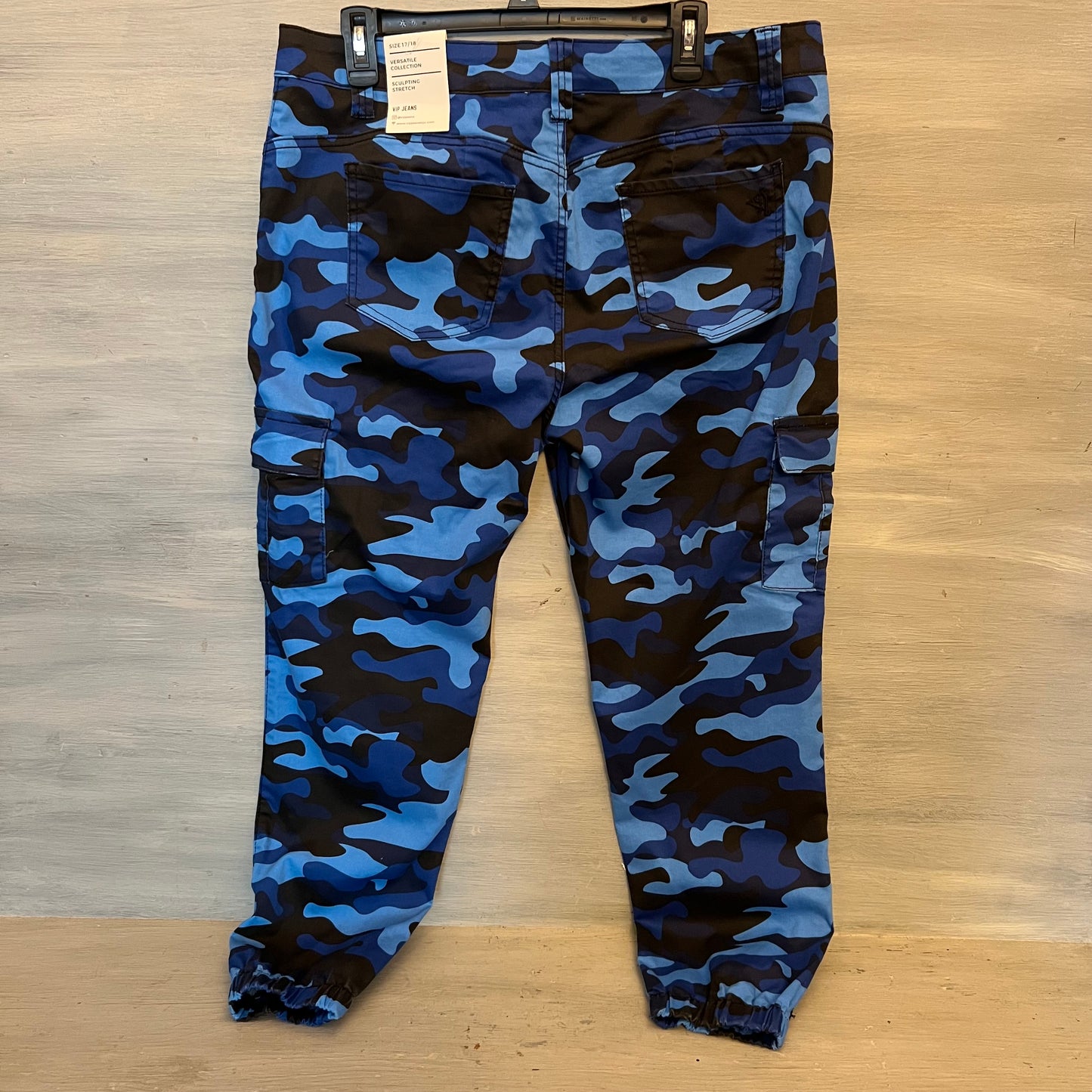 VIP Jeans Sculpting Stretch Camo Cargo Cropped Jogger Pants Size 17/18 New with Tags