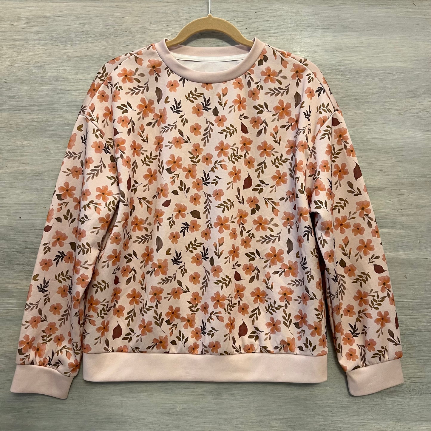 Emery Rose Peach Floral Leaf Print Crew Neck Pullover Sweatshirt Medium Good Condition