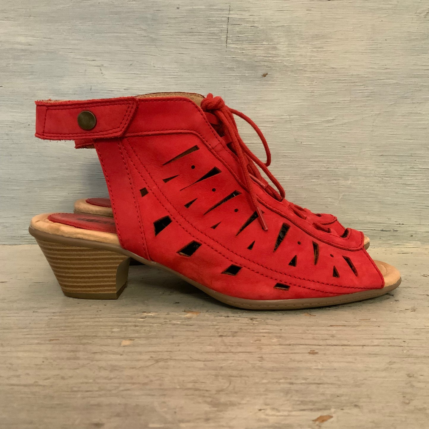 Earth "Kristen" Bright Red Nubuck Leather Gladiator Block Wedge Heeled Sandals 9.5 Good Condition