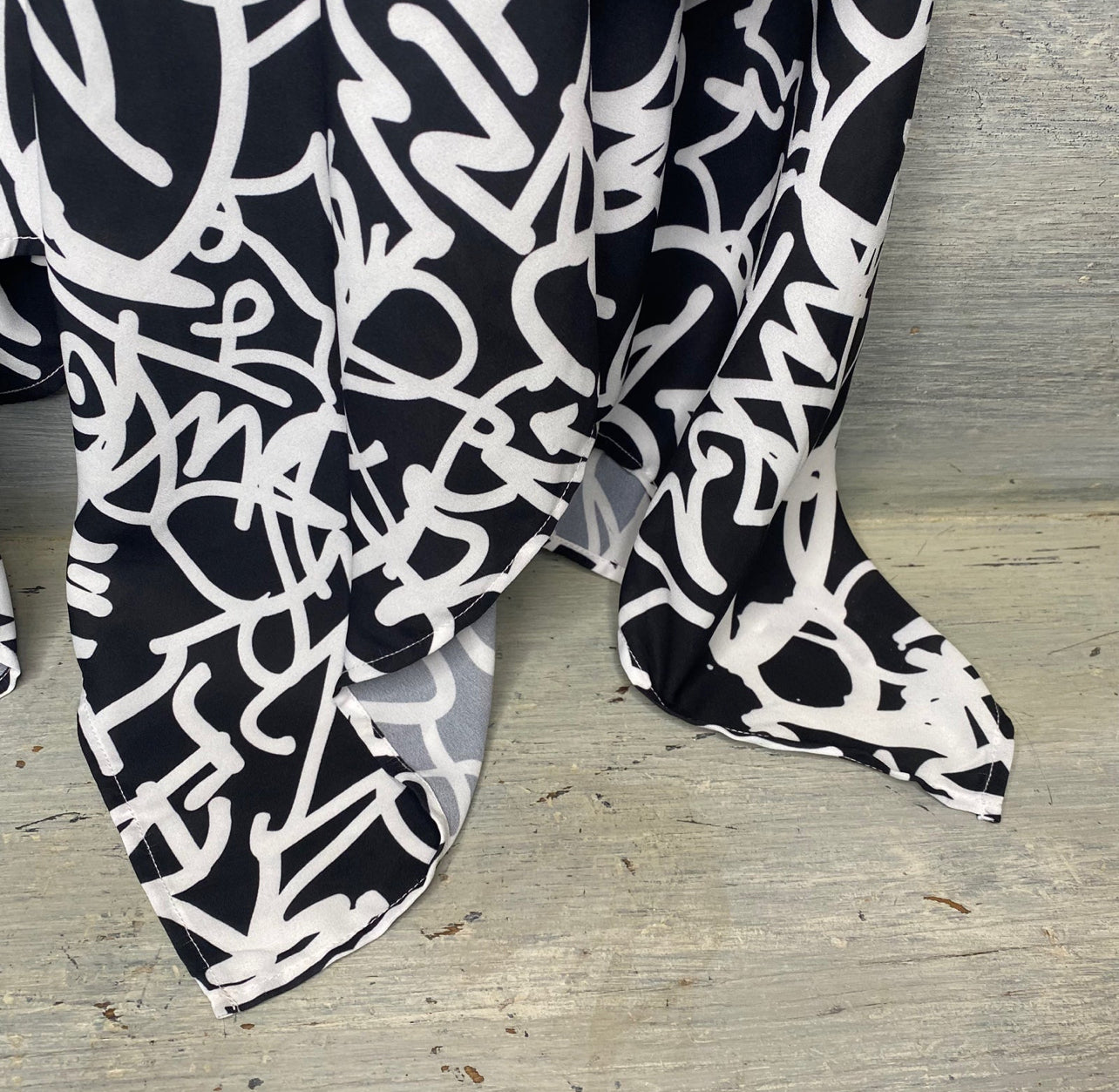 New York & Company Graffiti Print Black White Handkerchief Hem Skirt Size Large Like New
