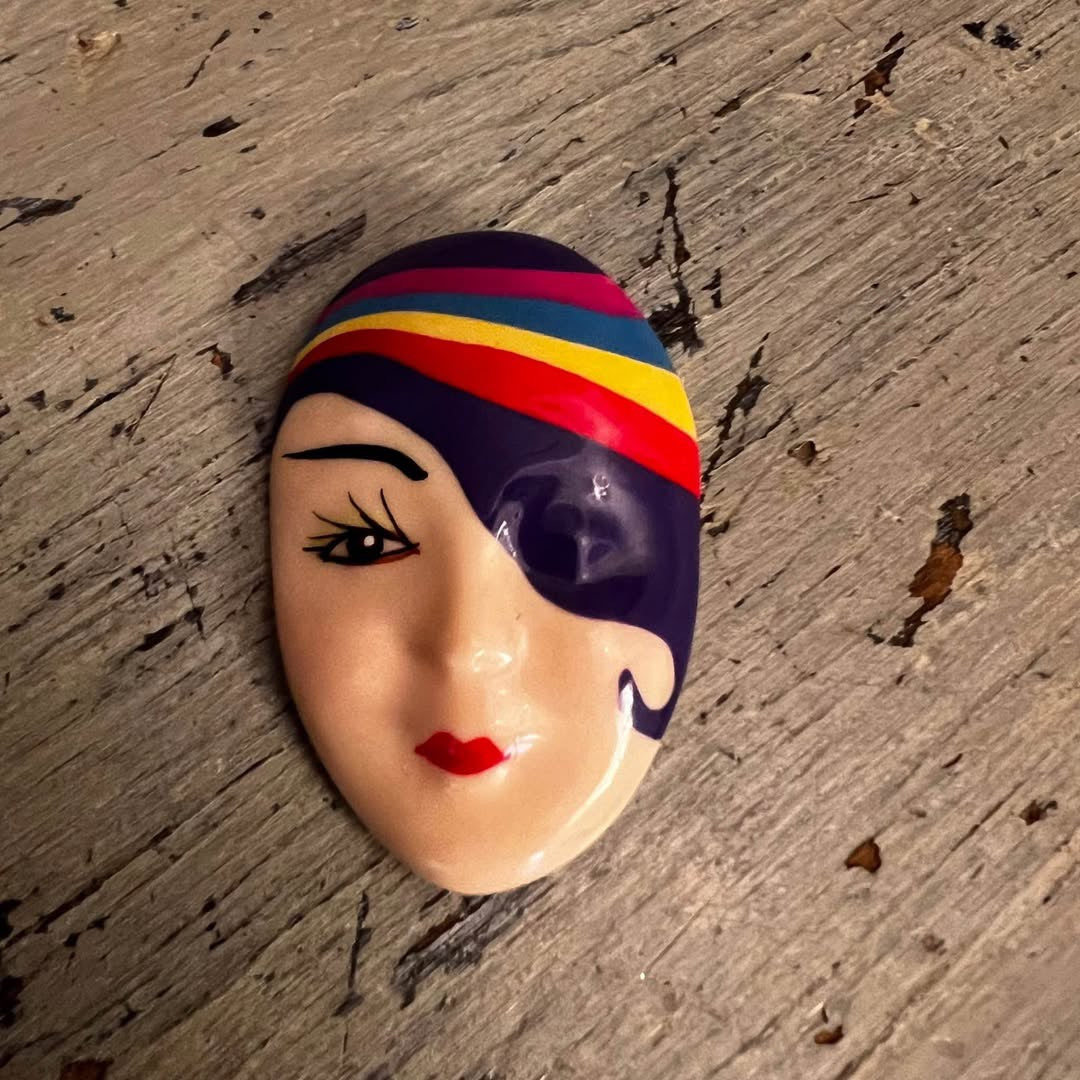 Vintage Brooch Woman’s Face Plastic Made in Taiwan 1.5x2.5 Good Condition
