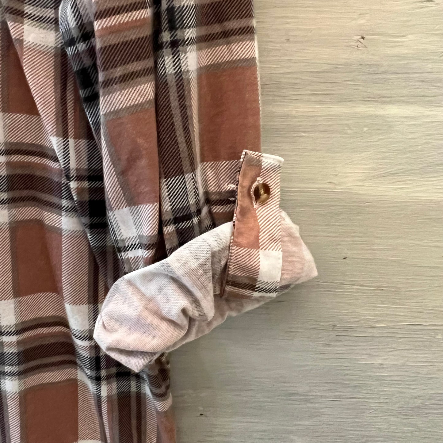 Eden & Olivia Mauve Gray White Plaid Flannel Button Down Shirt Size Large Good Condition