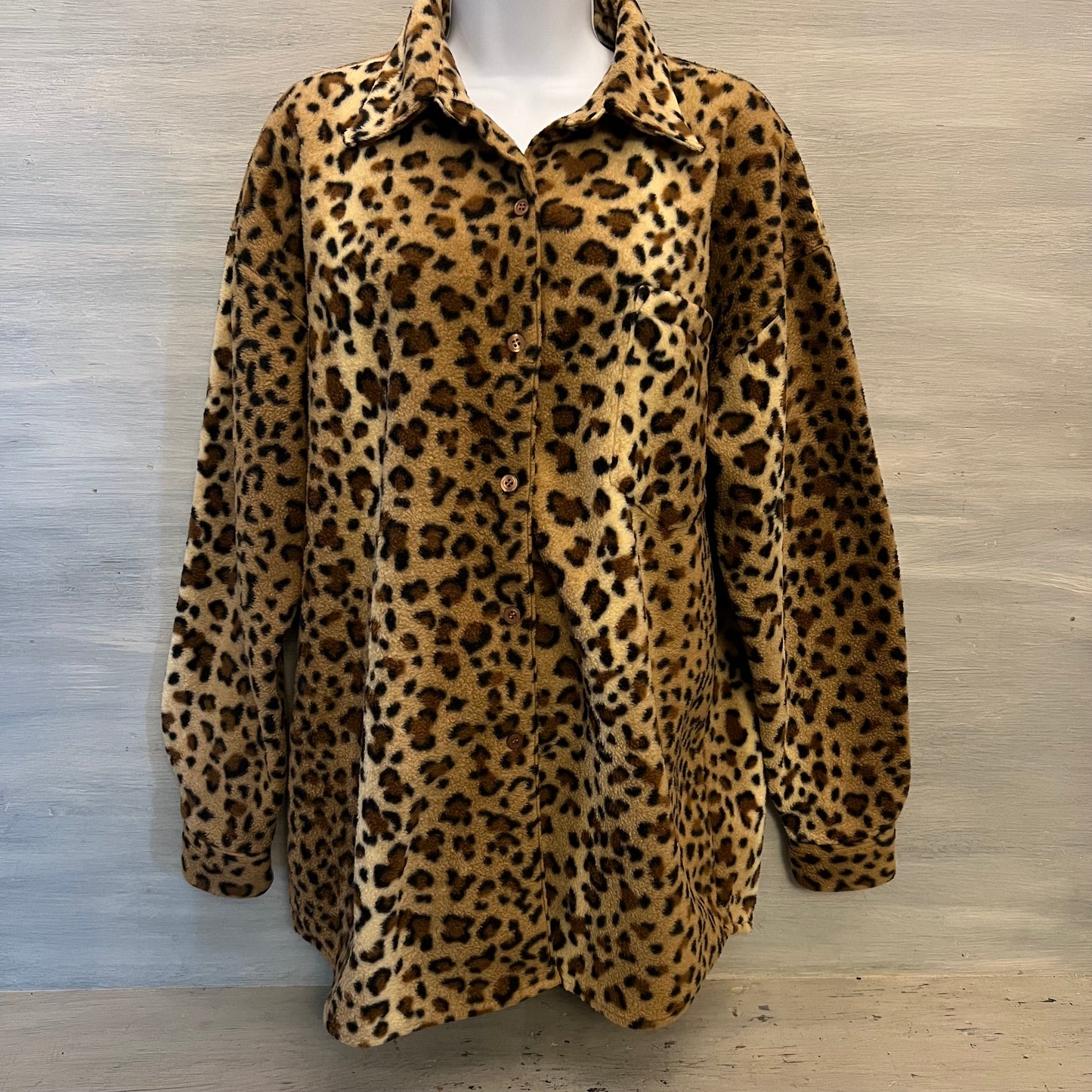 Vintage Newport News Soft Leopard Print Button Down Shirt Jacket Size Medium Good Condition
