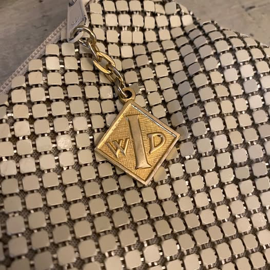 Vintage Whiting and Davis International Metal Mesh Purse Crossbody Adjustable Strap Like New