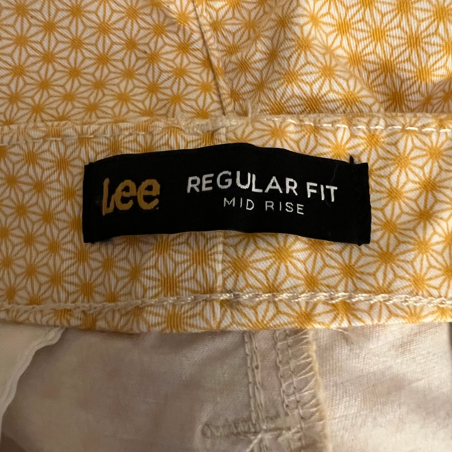 Lee 97% Cotton Geometric Daisy Print Regular Fit Mid Rise Shorts Size 16 Medium Good Condition