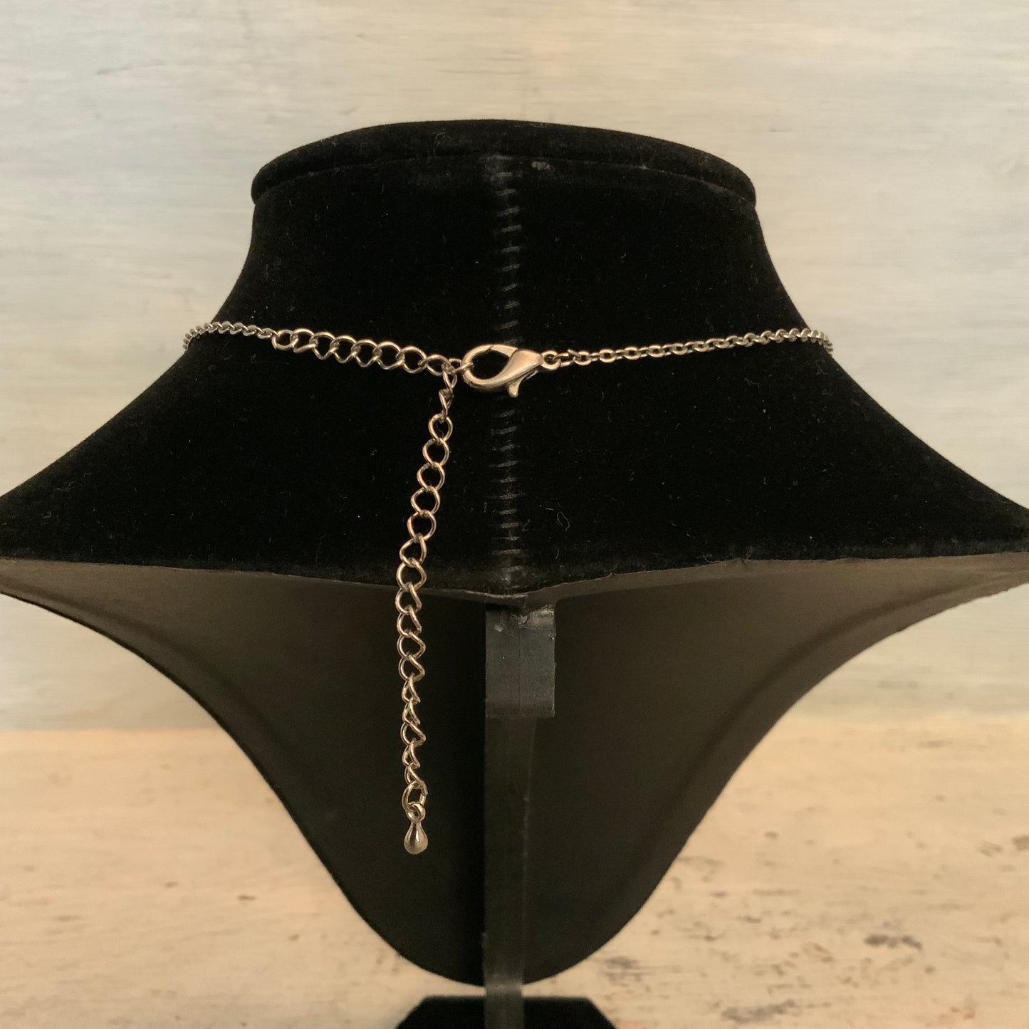 Elegant Dark Romance Rose & Vine Y Shaped Pendant Necklace 15.5-18.5" Good Condition