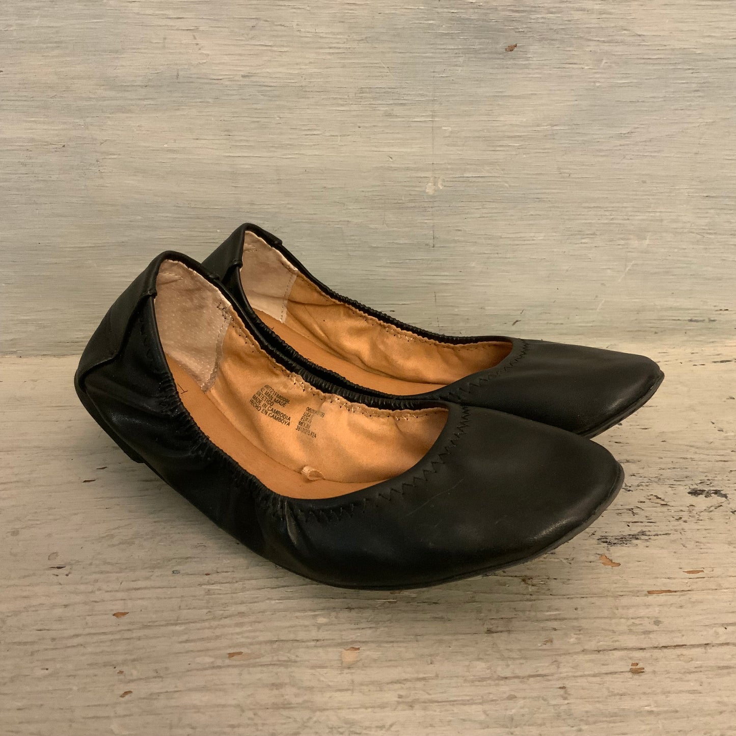Time & Tru Memory Foam Black Faux Leather Scrunch Ballet Flats Size 9.5 Good Condition