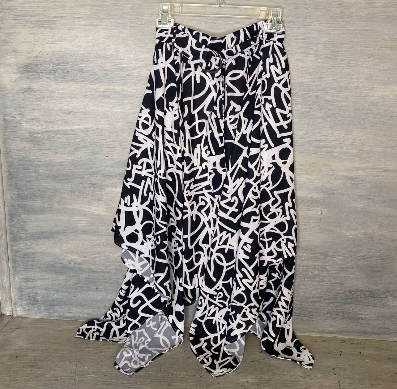 New York & Company Graffiti Print Black White Handkerchief Hem Skirt Size Large Like New