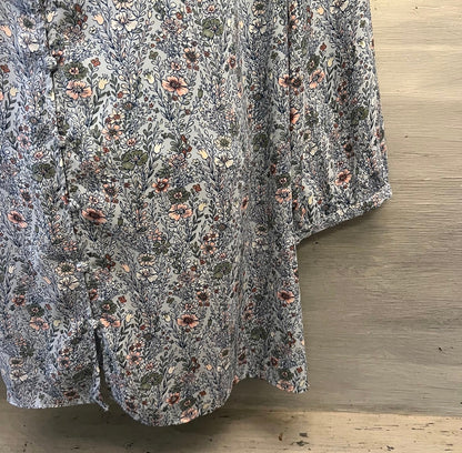 Rose + Olive Sky Blue Floral Print Vneck Button Down High Low Blouse Size 2x Good Condition