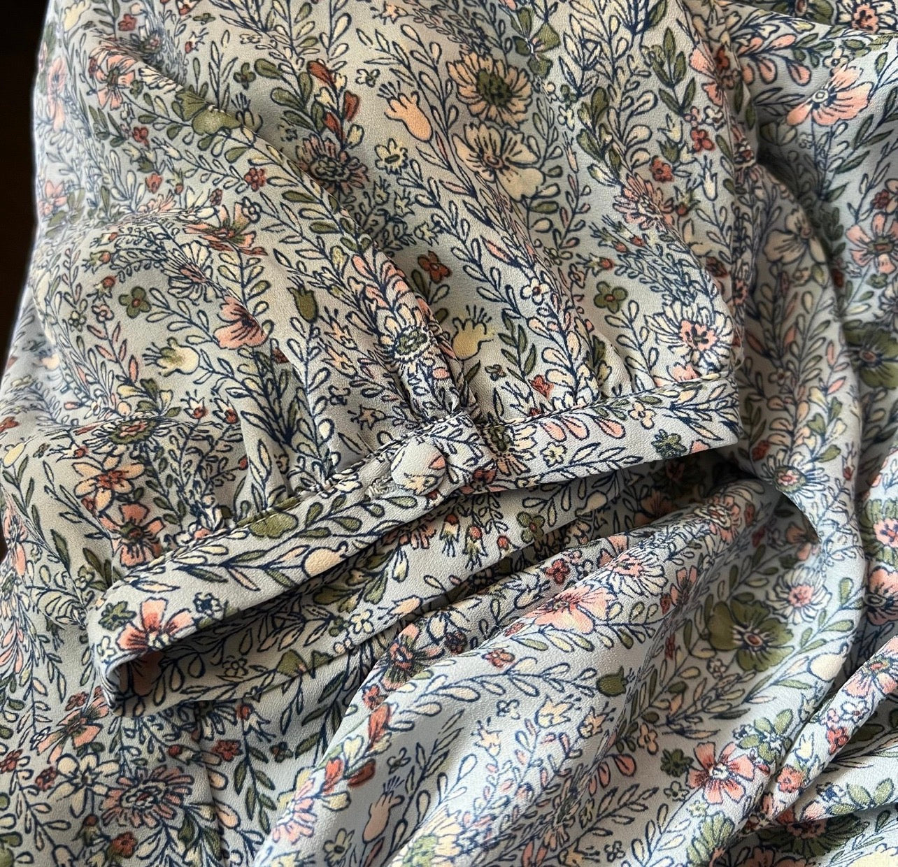 Rose + Olive Sky Blue Floral Print Vneck Button Down High Low Blouse Size 2x Good Condition