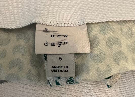 a new day Green White Crescent Moon Pattern Skinny Pants Size 6 Good Condition