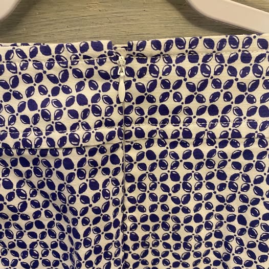 Talbots 97% Cotton Skirt Blue White Print  Size 8 Good Condition