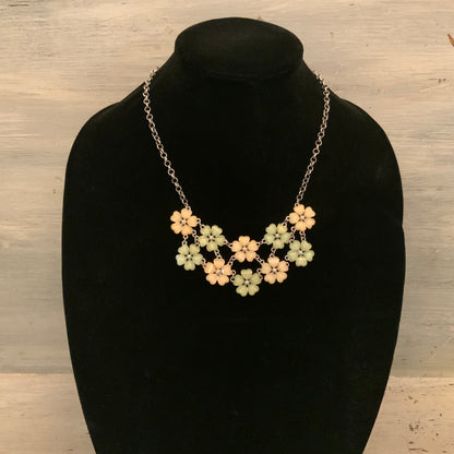 RMN Replica Iridescent Mint Pale Pink Flower Choker Necklace 18”-21 Good Condition