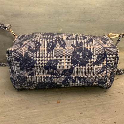 IM❤️ Navy Pink Floral Print Shoulder Crossbody Bag Purse Like New