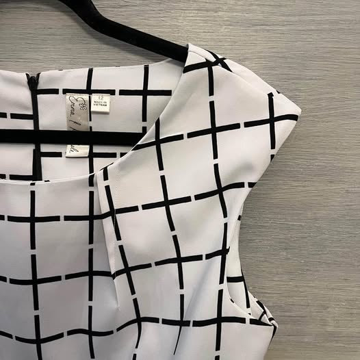 Emma & Michele Sleeveless Black White Geometic Print Belted Dress Size 12 Like New